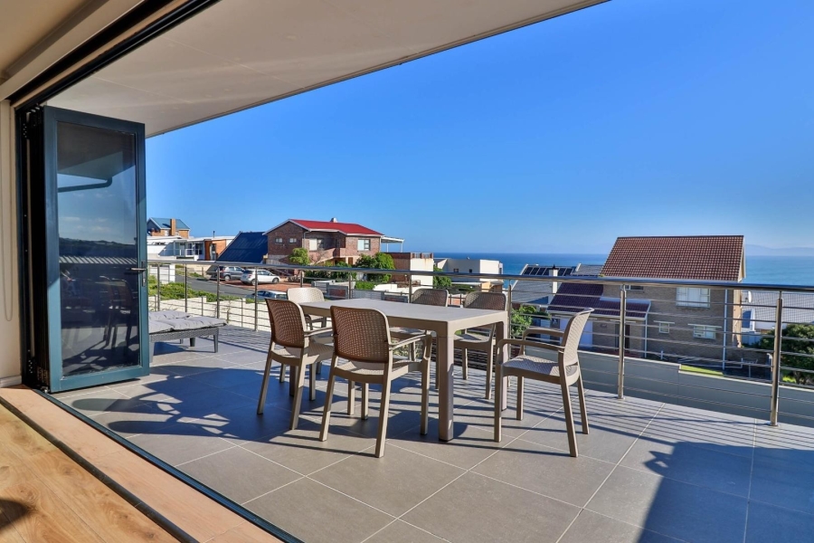 5 Bedroom Property for Sale in De Kelders Western Cape